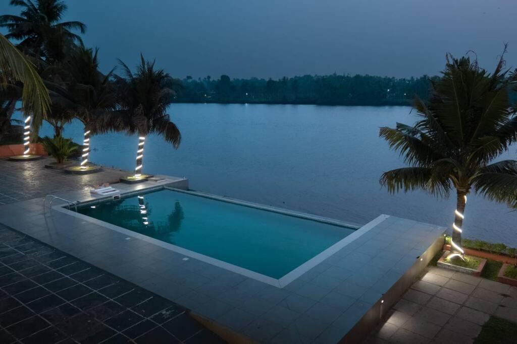 Riveria Portico - River Side 6 Bedroom Private Pool Bungalow North Paravur Экстерьер фото